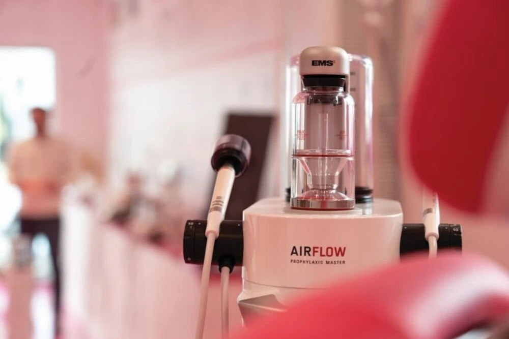 Appareil EMS Airflow pour Guided Biofilm Therapy et détartrage